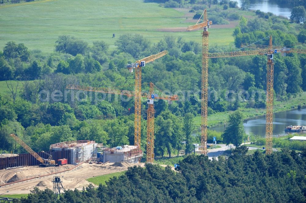 Aerial photograph Niederfinow - Blick auf die Baustelle vom Neubau des Schiffshebewerk Niederfinow Nord durch die DSD Brückenbau GmbH, die Johann Bunte Bauunternehmung GmbH & Co. KG , Bilfinger Berger Ingenieurbau GmbH und die Siemag GmbH. The new building of the boat lift Niederfinow.