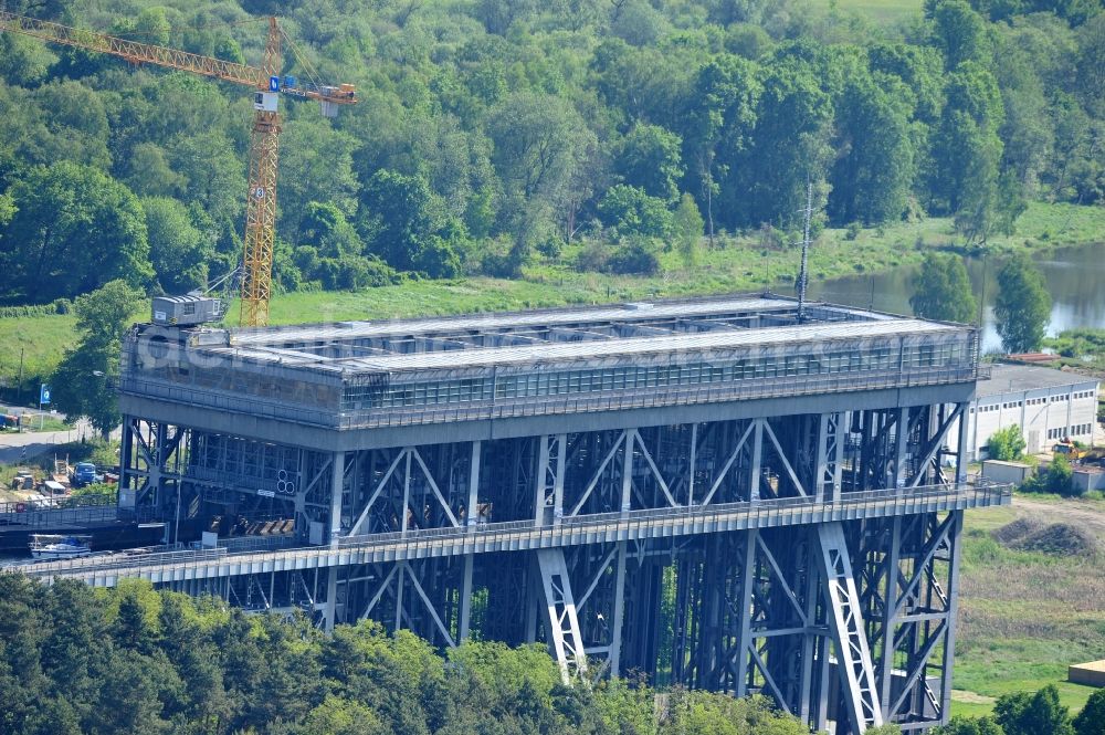 Niederfinow from above - Blick auf die Baustelle vom Neubau des Schiffshebewerk Niederfinow Nord durch die DSD Brückenbau GmbH, die Johann Bunte Bauunternehmung GmbH & Co. KG , Bilfinger Berger Ingenieurbau GmbH und die Siemag GmbH. The new building of the boat lift Niederfinow.