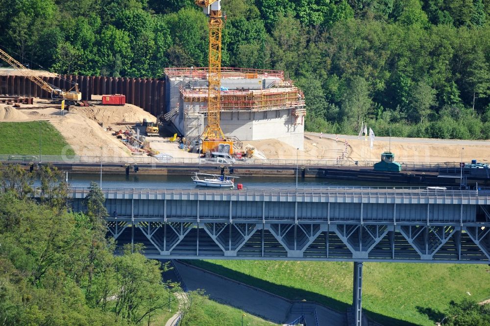 Aerial image Niederfinow - Blick auf die Baustelle vom Neubau des Schiffshebewerk Niederfinow Nord durch die DSD Brückenbau GmbH, die Johann Bunte Bauunternehmung GmbH & Co. KG , Bilfinger Berger Ingenieurbau GmbH und die Siemag GmbH. The new building of the boat lift Niederfinow.