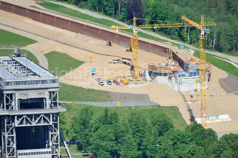 Niederfinow from above - Blick auf die Baustelle vom Neubau des Schiffshebewerk Niederfinow Nord durch die DSD Brückenbau GmbH, die Johann Bunte Bauunternehmung GmbH & Co. KG , Bilfinger Berger Ingenieurbau GmbH und die Siemag GmbH. The new building of the boat lift Niederfinow.