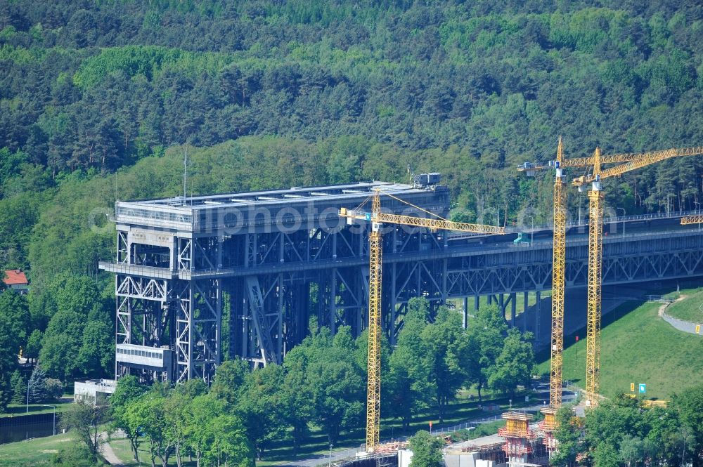 Niederfinow from above - Blick auf die Baustelle vom Neubau des Schiffshebewerk Niederfinow Nord durch die DSD Brückenbau GmbH, die Johann Bunte Bauunternehmung GmbH & Co. KG , Bilfinger Berger Ingenieurbau GmbH und die Siemag GmbH. The new building of the boat lift Niederfinow.