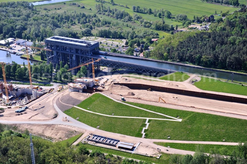 Niederfinow from above - Blick auf die Baustelle vom Neubau des Schiffshebewerk Niederfinow Nord durch die DSD Brückenbau GmbH, die Johann Bunte Bauunternehmung GmbH & Co. KG , Bilfinger Berger Ingenieurbau GmbH und die Siemag GmbH. The new building of the boat lift Niederfinow.