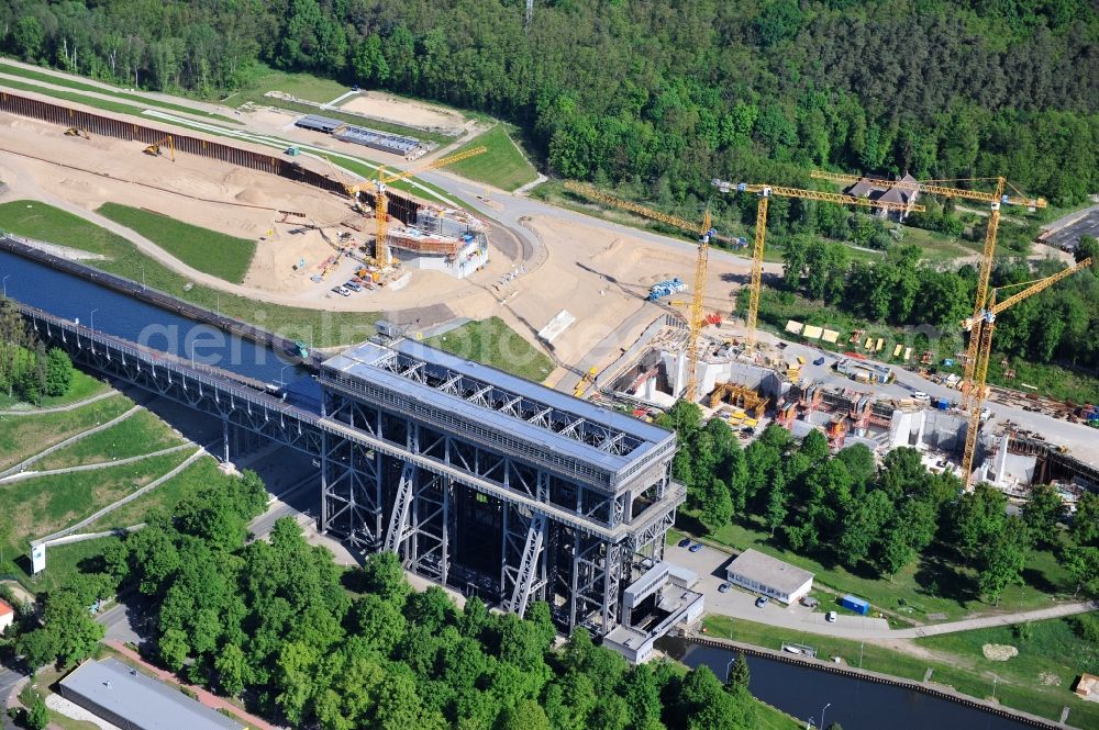 Niederfinow from above - Blick auf die Baustelle vom Neubau des Schiffshebewerk Niederfinow Nord durch die DSD Brückenbau GmbH, die Johann Bunte Bauunternehmung GmbH & Co. KG , Bilfinger Berger Ingenieurbau GmbH und die Siemag GmbH. The new building of the boat lift Niederfinow.