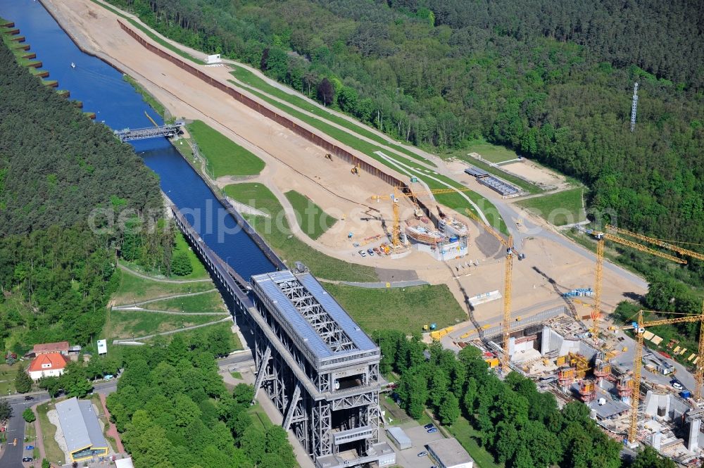 Aerial image Niederfinow - Blick auf die Baustelle vom Neubau des Schiffshebewerk Niederfinow Nord durch die DSD Brückenbau GmbH, die Johann Bunte Bauunternehmung GmbH & Co. KG , Bilfinger Berger Ingenieurbau GmbH und die Siemag GmbH. The new building of the boat lift Niederfinow.