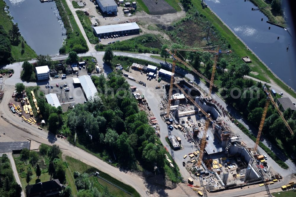 Niederfinow from above - Blick auf die Baustelle vom Neubau des Schiffshebewerk Niederfinow Nord durch die DSD Brückenbau GmbH, die Johann Bunte Bauunternehmung GmbH & Co. KG , Bilfinger Berger Ingenieurbau GmbH und die Siemag GmbH. The new building of the boat lift Niederfinow.