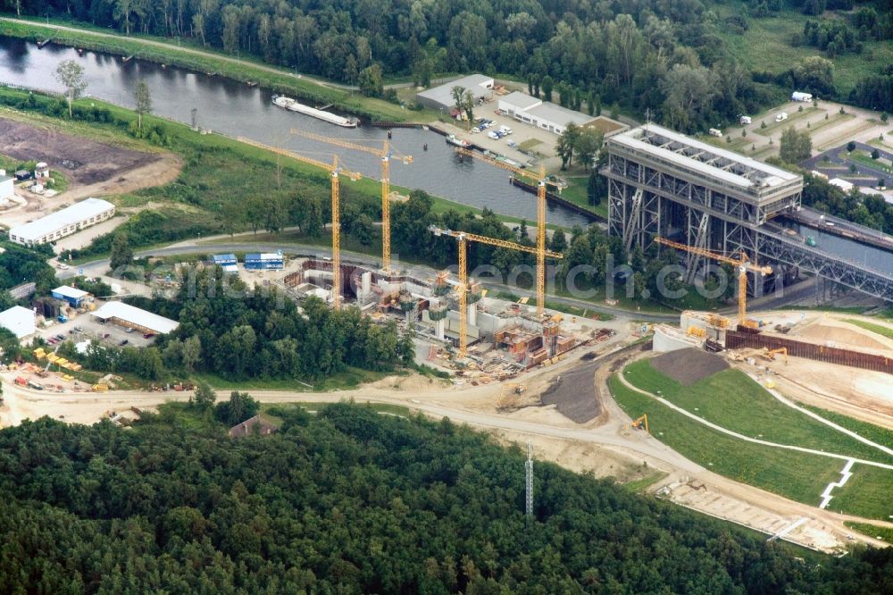 Aerial image Niederfinow - Blick auf die Baustelle vom Neubau des Schiffshebewerk Niederfinow Nord durch die DSD Brückenbau GmbH, die Johann Bunte Bauunternehmung GmbH & Co. KG , Bilfinger Berger Ingenieurbau GmbH und die Siemag GmbH. The new building of the boat lift Niederfinow.