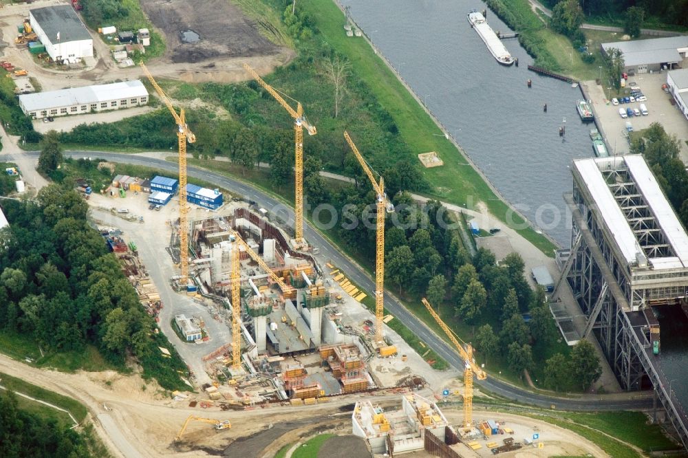 Aerial photograph Niederfinow - Blick auf die Baustelle vom Neubau des Schiffshebewerk Niederfinow Nord durch die DSD Brückenbau GmbH, die Johann Bunte Bauunternehmung GmbH & Co. KG , Bilfinger Berger Ingenieurbau GmbH und die Siemag GmbH. The new building of the boat lift Niederfinow.