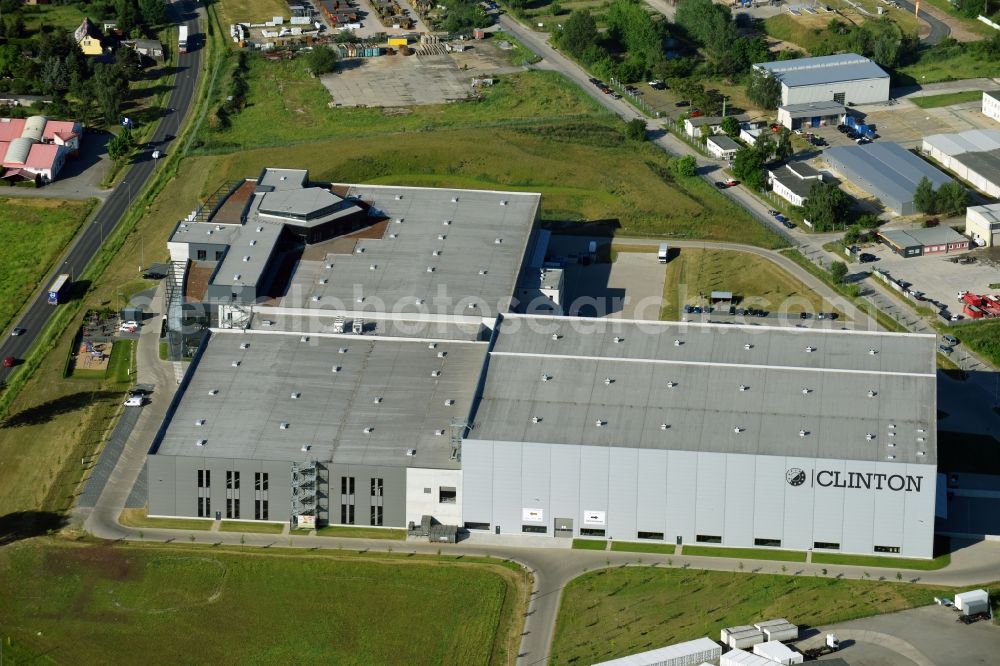 Aerial photograph Hoppegarten - View of the Europazentrale Clinton in Hoppegarten in the state of Brandenburg