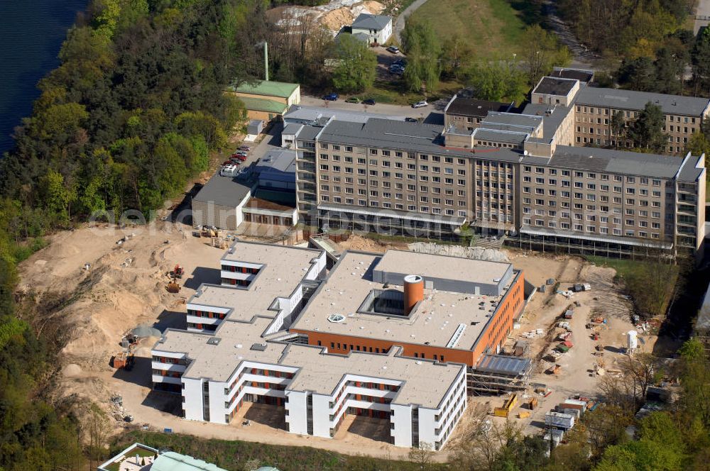 Aerial image Rüdersdorf - Blick auf die Baustelle des Krankenhaus Neubaus des Evangelisch-Freikirchlichen Krankenhaus Rüdersdorf. Im Hintergrund das alte Bettenhaus mit sämtlichen Nebengebäuden aus den 60er-Jahren, welches nach dem Umzug in das neue Gebäude abgerissen wird. Auf dem Gelände wird dann der Park des Krankenhauses entstehen, u. a. mit einem Kinderspielplatz und Medizinalkräutergarten. Das neue drei- und viergeschossige Krankenhaus hat eine Kapazität für 287 Betten in 135 Patientenzimmern. Kontakt: Krankenhaus und Poliklinik Rüdersdorf GmbH, Seebad 82/83, 15562 Rüdersdorf, Tel. +49(0)33638 83 0, Fax +49(0)33638 83 228, E-Mail: info @krankenhaus-ruedersdorf.de; Kontakt: Immanuel Diakonie GmbH (Holding), Am Kleinen Wannsee 5, 14109 Berlin, Tel. +490)30 80505 272, Fax +490)30 80505 266, E-Mail: mail@immanuel.de