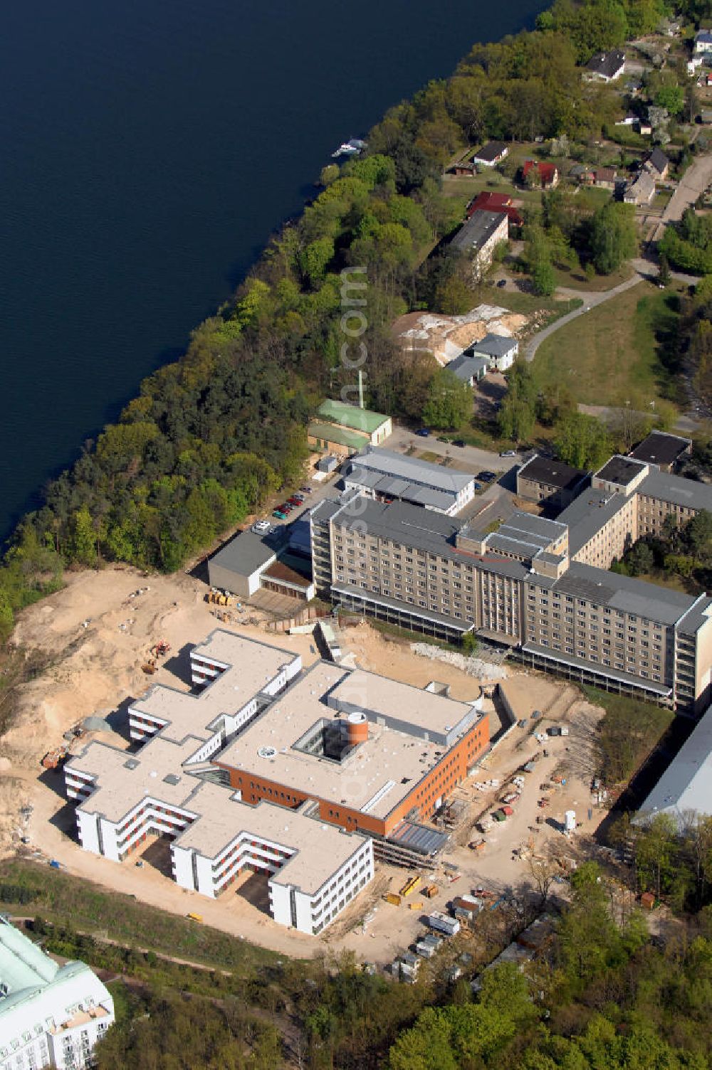 Aerial image Rüdersdorf - Blick auf die Baustelle des Krankenhaus Neubaus des Evangelisch-Freikirchlichen Krankenhaus Rüdersdorf. Im Hintergrund das alte Bettenhaus mit sämtlichen Nebengebäuden aus den 60er-Jahren, welches nach dem Umzug in das neue Gebäude abgerissen wird. Auf dem Gelände wird dann der Park des Krankenhauses entstehen, u. a. mit einem Kinderspielplatz und Medizinalkräutergarten. Das neue drei- und viergeschossige Krankenhaus hat eine Kapazität für 287 Betten in 135 Patientenzimmern. Kontakt: Krankenhaus und Poliklinik Rüdersdorf GmbH, Seebad 82/83, 15562 Rüdersdorf, Tel. +49(0)33638 83 0, Fax +49(0)33638 83 228, E-Mail: info @krankenhaus-ruedersdorf.de; Kontakt: Immanuel Diakonie GmbH (Holding), Am Kleinen Wannsee 5, 14109 Berlin, Tel. +490)30 80505 272, Fax +490)30 80505 266, E-Mail: mail@immanuel.de