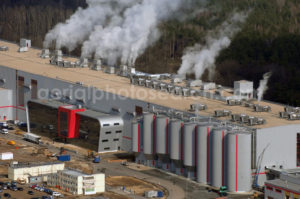 Aerial photograph Eisenhüttenstadt - Blick auf den Neubau der Fabrik für Wellpappenrohpapiere der Propapier PM2 GmbH der Progroup AG. Das bereits produzierende Werk wird in Eisenhüttenstadt eine Jahresproduktion von 650.000 Jahrestonnen Wellpappenrohpapier erreichen. Eisenhüttenstadt zählt damit zukünftig zu den größten Papierproduktionsstandorten in Europa. View of the new building of the factory for Wellpappeder Progroup AG. Eisenhüttenstadt future, making it one of the largest paper production sites in Europe.