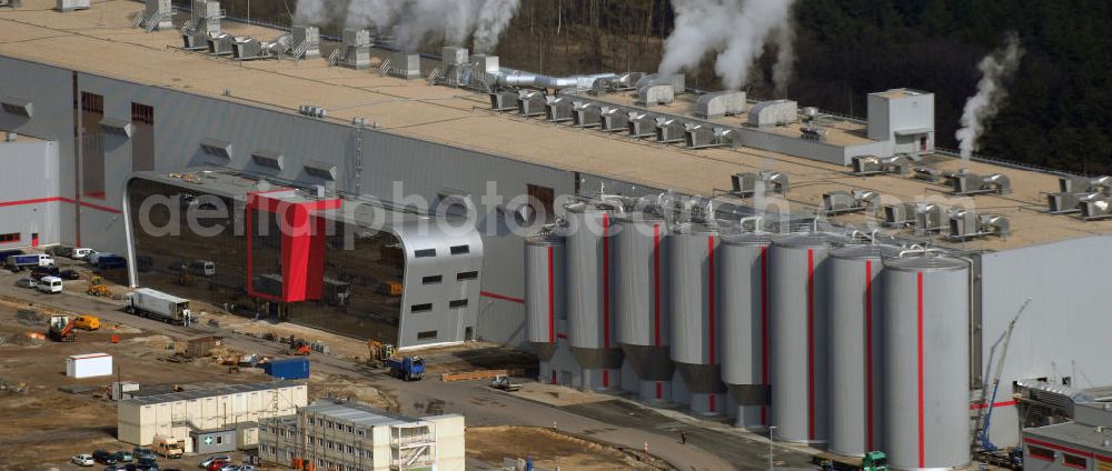 Aerial photograph Eisenhüttenstadt - Blick auf den Neubau der Fabrik für Wellpappenrohpapiere der Propapier PM2 GmbH der Progroup AG. Das bereits produzierende Werk wird in Eisenhüttenstadt eine Jahresproduktion von 650.000 Jahrestonnen Wellpappenrohpapier erreichen. Eisenhüttenstadt zählt damit zukünftig zu den größten Papierproduktionsstandorten in Europa. View of the new building of the factory for Wellpappeder Progroup AG. Eisenhüttenstadt future, making it one of the largest paper production sites in Europe.