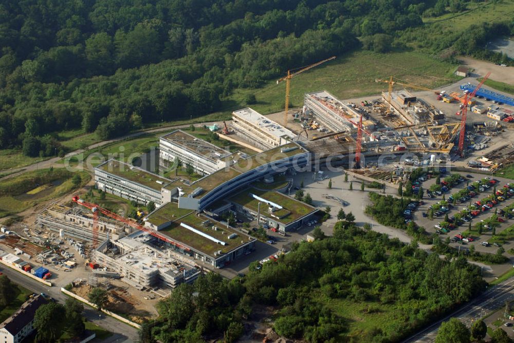 Koblenz from the bird's eye view: Blick auf den zweiten Bauabschnitt des Neubaus der Fachhochschule Koblenz. Postanschrift: Fachhochschule Koblenz,Rheinau 3-4,D-56075 Koblenz-Oberwerth,Telefon: +49 261 9528-0,Telefax : +49 261 9528-567,E-Mail : praesidialbuero@fh-koblenz.de,http://