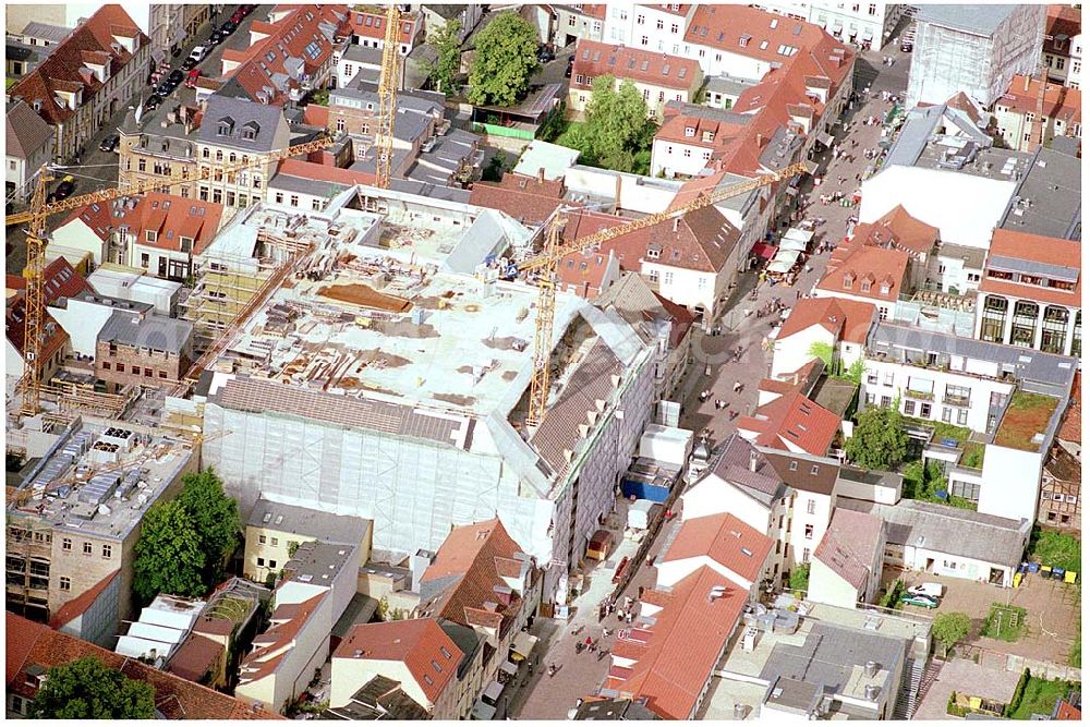 Potsdam from the bird's eye view: Neubau Karstadt Kaufhaus Potsdam an der Brandenburger Straße. Karstadt Immobilien AG (Pressesprecher: Erich Jeske 0911 / 14 - 23459 oder - 22224, 0911 / 14-24330,erich.jeske@quelle.de), Projektsteuerung: Josef Esch Vermögensverwaltungs GmbH (022419870, info@jefp.biz, Fr Stassen), Firma Ernst Jung (0302547121350, carola.voelkner@de.gy.com, Fr. Völkner), Hochtief Erfurt (0331743440, katrin.toepfer@hochtief.de, Fr. Toepfer), Fassade:Firma Roland Schulze (0331296816, info@baudenkmalpflege.de, Fr. Schulze).