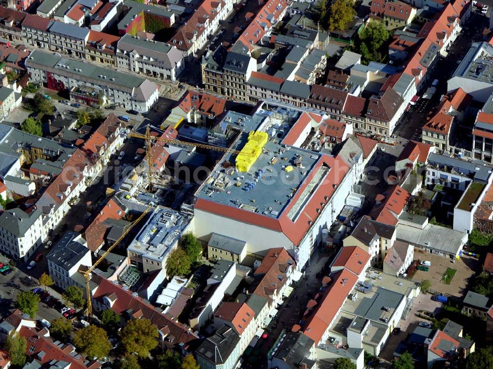 Aerial image Potsdam - 07.10.2004 Blick auf den Neubau und Fassaden Rekonstruktion der Karstadt Filiale Potsdam an der Brandenburger Straße in Potsdam