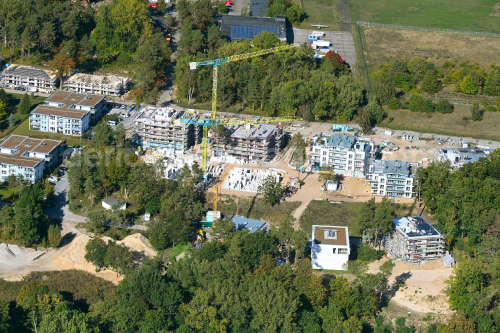 Garz from the bird's eye view: New construction of multi-family residential buildings used as holiday apartments Im Kiefernhain in Zirchow on the island of Usedom in the state Mecklenburg-West Pomerania, Germany