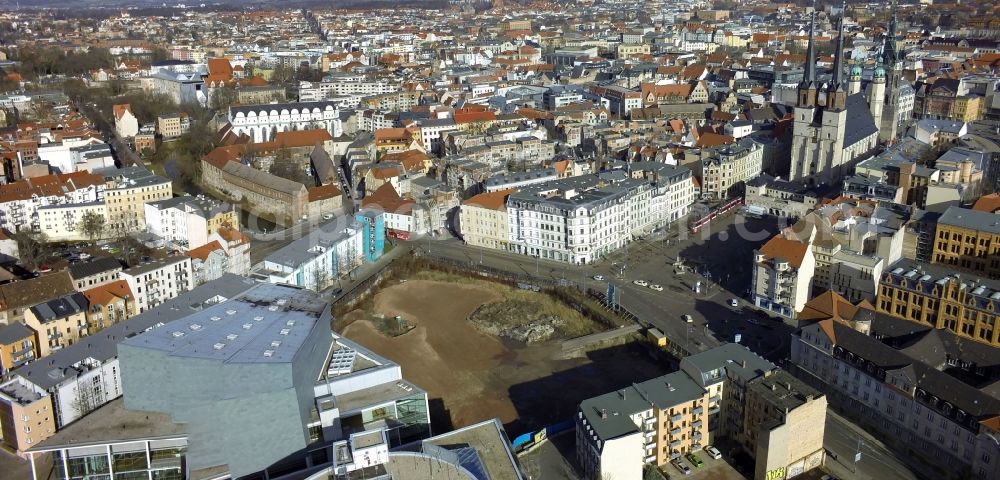 Aerial photograph Halle ( Saale ) - View of the new construction of the collection office Halle ( Saale ) in the state Saxony-Anhalt. Zwischen diversen Gebäuden zu sehen ist die Marktkirche Unser Lieben Frauen, die auch Marienkirche genannt wird