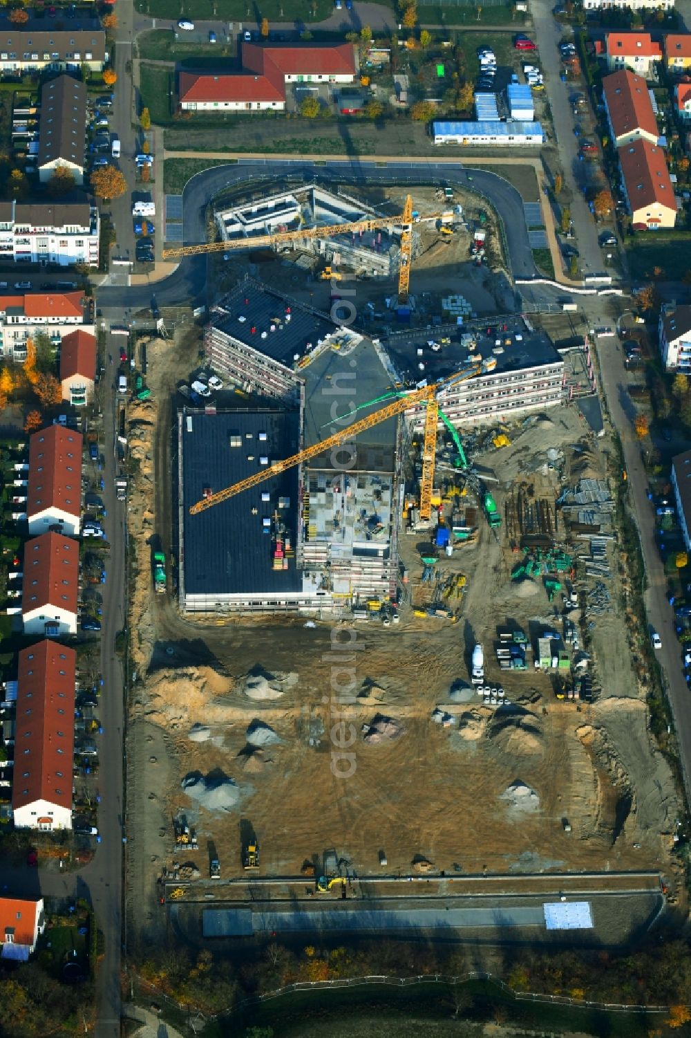 Hönow from above - Construction site of building city destrict center between of Schulstrasse and of Marderstrasse in Hoenow in the state Brandenburg, Germany