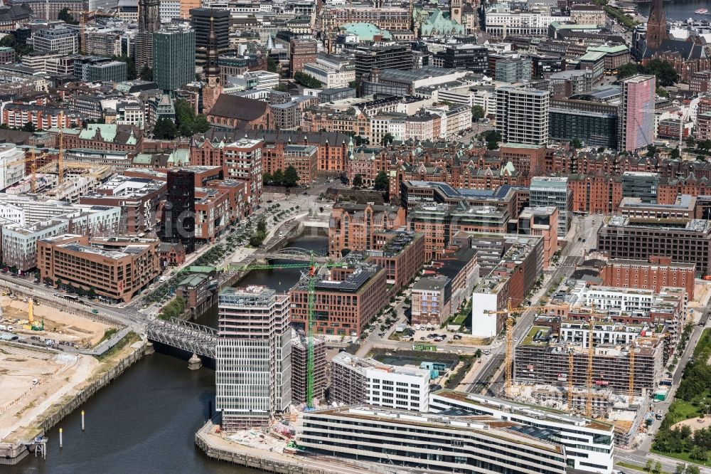 Aerial photograph Hamburg - View of building lot of the new Hafen city University in Hamburg. The building constructed on behalf of the Ministry of Science and Research of Hamburg by the company Riedel Bau for the subjects architecture, civil engineering, geomatics and municipal planning