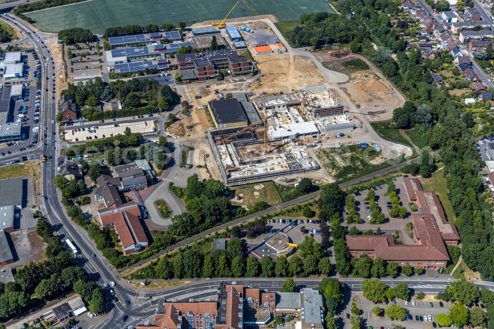 Moers from the bird's eye view: New construction site of the building complex of the vocational school Berufskolleg fuer Technik Moers (BKTM) on Repelener Strasse in Moers in the state North Rhine-Westphalia, Germany