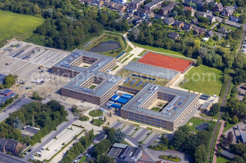 Aerial photograph Moers - New construction site of the building complex of the vocational school Berufskolleg fuer Technik Moers (BKTM) on Repelener Strasse in Moers in the state North Rhine-Westphalia, Germany