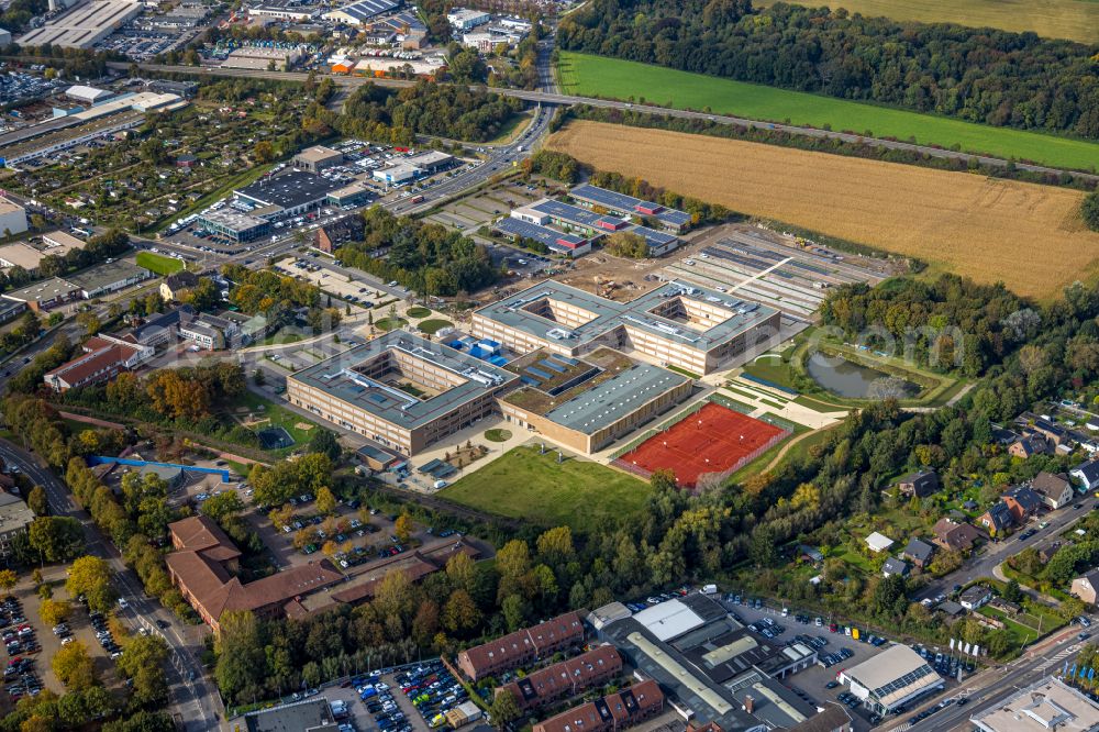 Aerial photograph Moers - New construction site of the building complex of the vocational school Berufskolleg fuer Technik Moers (BKTM) on Repelener Strasse in Moers in the state North Rhine-Westphalia, Germany