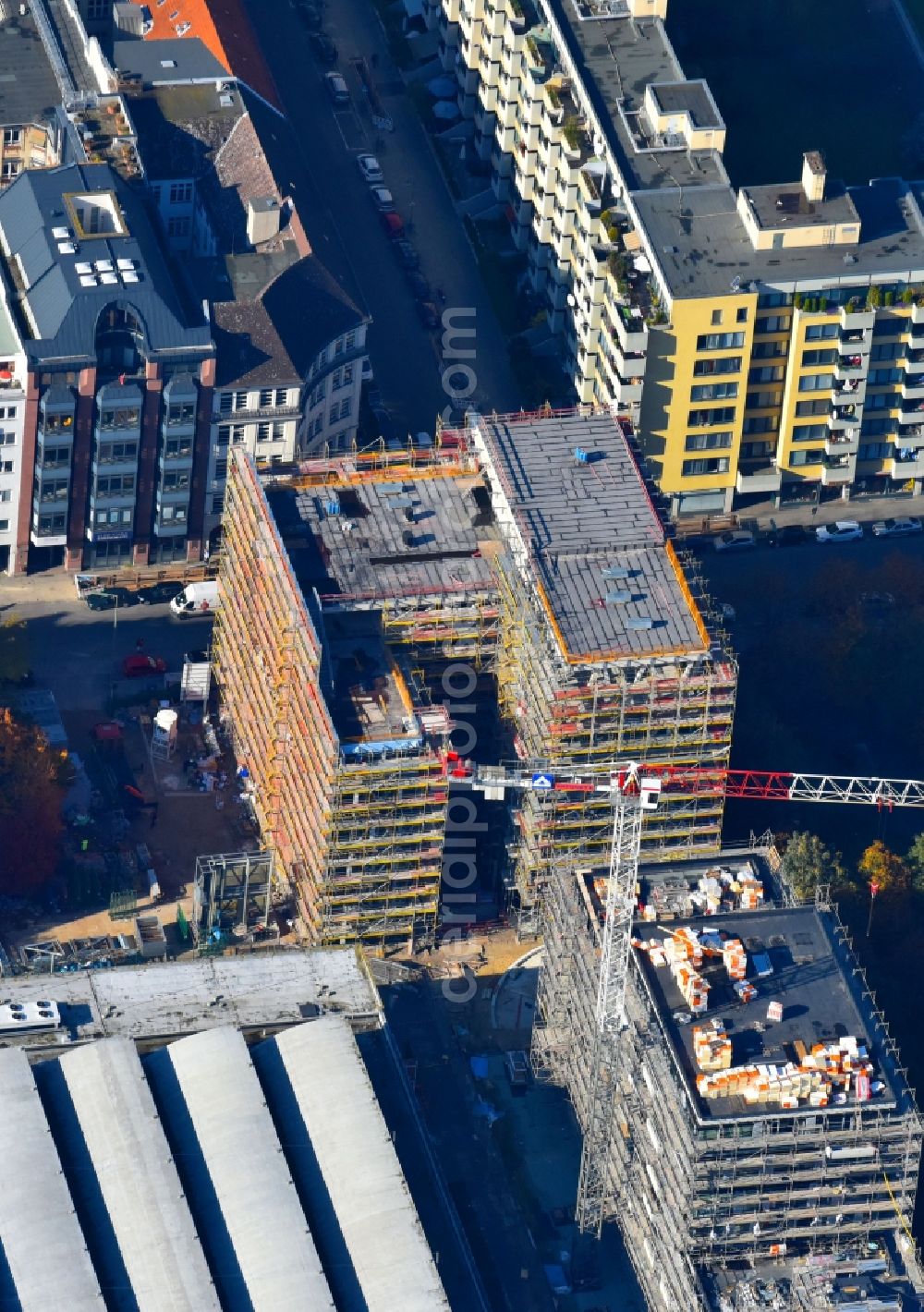 Berlin from the bird's eye view: Construction site of the publishing complex of the press and media house Neubau of taz Genossenschaft on Friedrichstrasse on Besselpark in the district Kreuzberg in Berlin, Germany