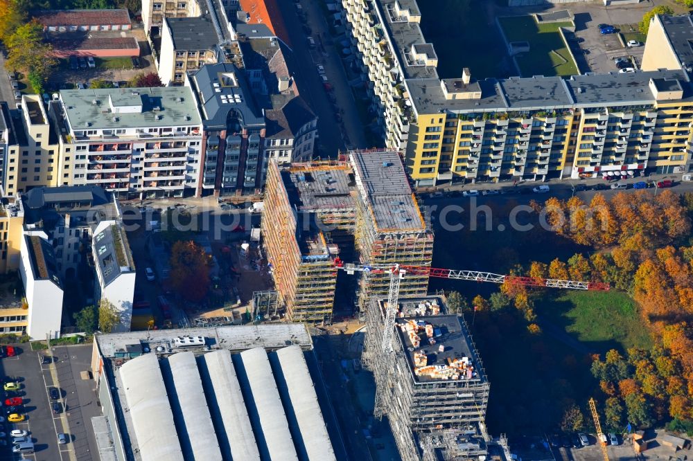 Aerial image Berlin - Construction site of the publishing complex of the press and media house Neubau of taz Genossenschaft on Friedrichstrasse on Besselpark in the district Kreuzberg in Berlin, Germany