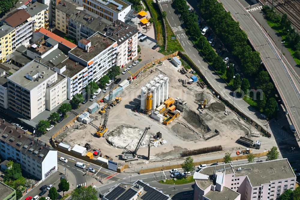 Aerial photograph Ludwigshafen am Rhein - Construction site for the new police building complex Polizeipraesidium Rheinpfalz on street Heinigstrasse - Buergermeister-Hoffmann-Strasse in the district Mitte in Ludwigshafen am Rhein in the state Rhineland-Palatinate, Germany