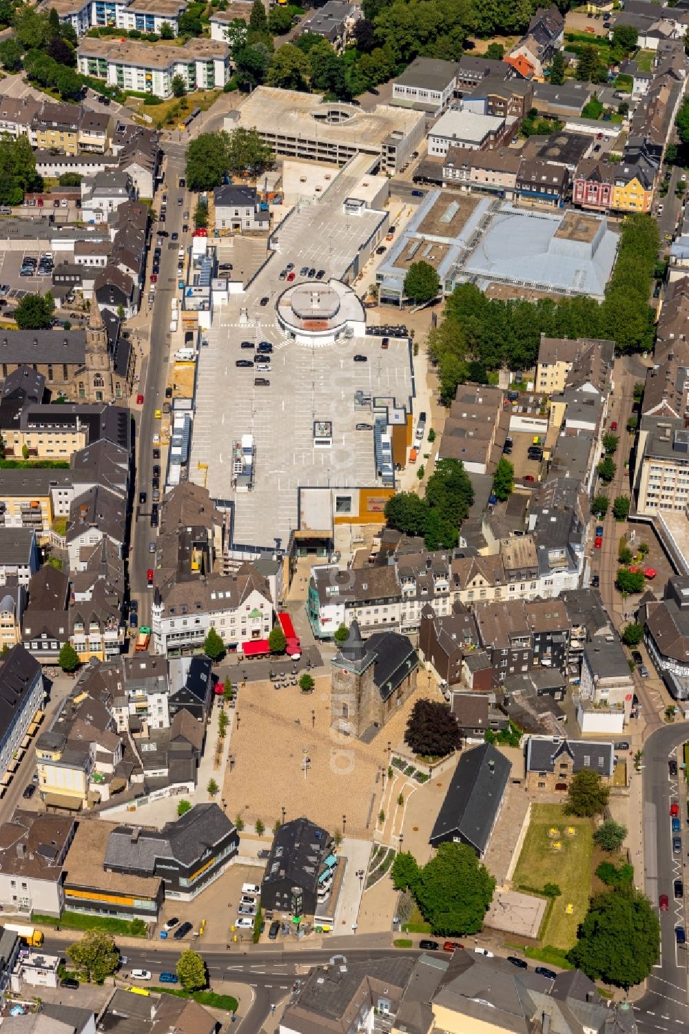 Aerial photograph Velbert - Building complex of the StadtGalerie shopping center in Velbert in the state of North Rhine-Westphalia, Germany