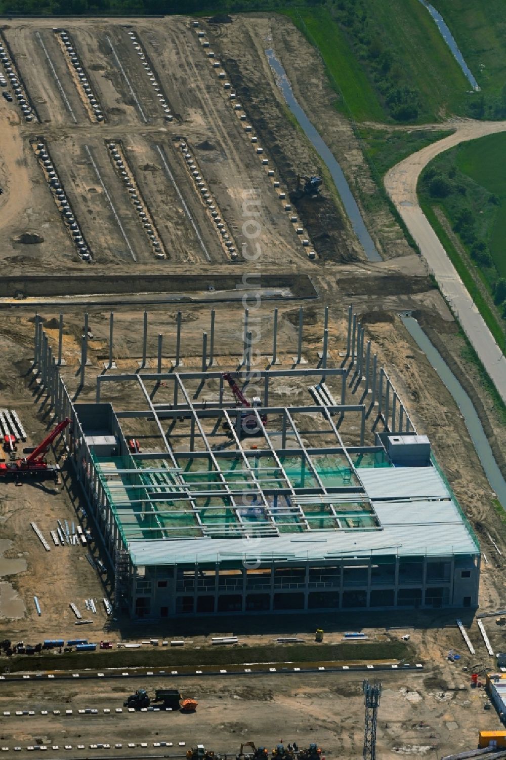 Aerial image Rostock - Construction site to build a new building complex on the site of the logistics center Amazon zwischen Barkenstrasse and Containerstrasse in the district Hinrichsdorf in Rostock in the state Mecklenburg - Western Pomerania, Germany