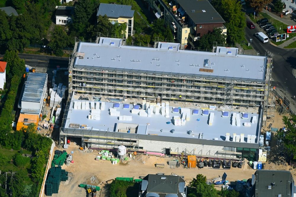 Aerial image Berlin - New construction of the building complex of the LIDL - shopping center on street Giesestrasse corner Hoenoer Strasse in the district Mahlsdorf in Berlin, Germany