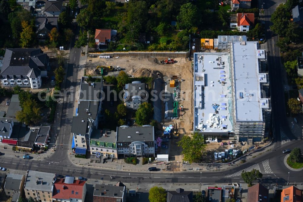 Berlin from the bird's eye view: New construction of the building complex of the LIDL - shopping center on street Giesestrasse corner Hoenoer Strasse in the district Mahlsdorf in Berlin, Germany