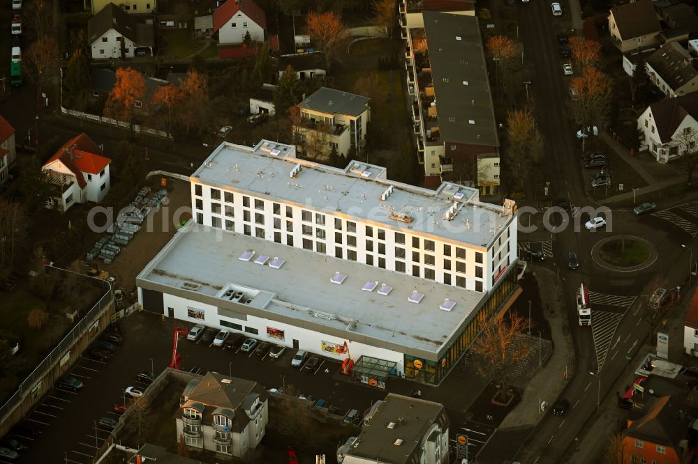 Berlin from the bird's eye view: new construction of the building complex of the LIDL - shopping center on street Giesestrasse corner Hoenoer Strasse in the district Mahlsdorf in Berlin, Germany