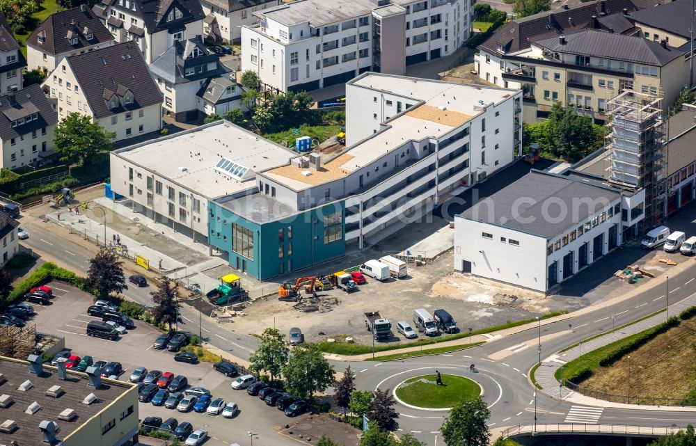 Meschede from above - Building of the retirement home Rinschen Park of the company Siedlungs- und Baugenossenschaft Meschede eG aswell as the building complex of the volunteer fire brigade of Meschede beneath the roads Fritz-Honsel-Strasse and Muehlenweg and the river Ruhr in Meschede in the state North Rhine-Westphalia