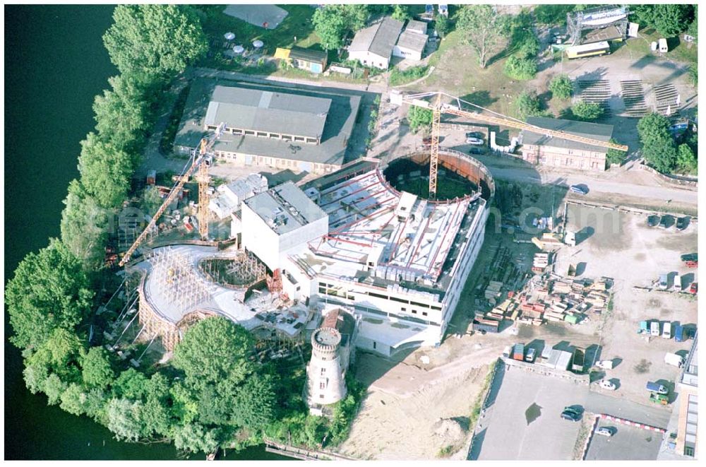 Aerial photograph Potsdam - Neubau des Hans-Otto-Theaters und Neubauten am Gelände des alten Gaswerkes an der Schiffbauergasse/ Berliner Straße am Tiefen See in Potsdam - Firmen: 1) König Spezialtiefbau