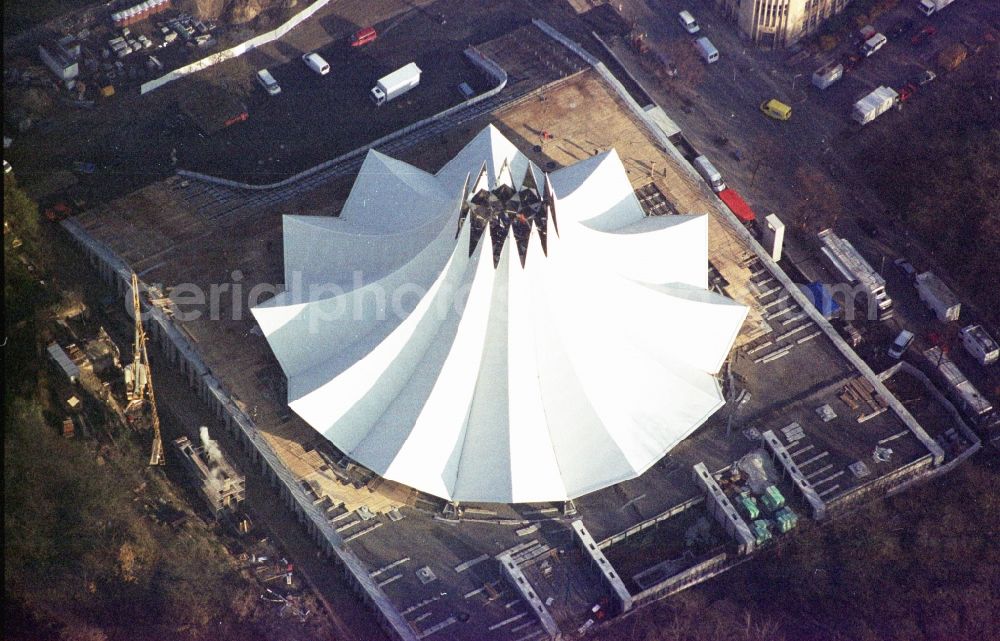 Berlin from the bird's eye view: Construction site of Event and music-concert grounds of the Arena Tempodrom on Moeckernstrasse in the district Kreuzberg in Berlin, Germany