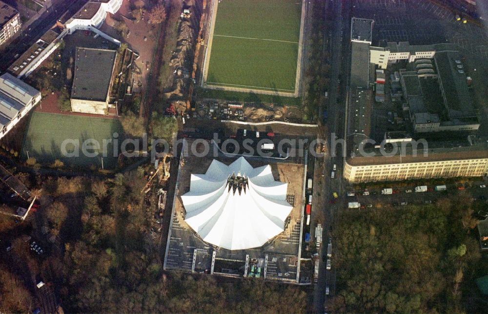 Aerial photograph Berlin - Construction site of Event and music-concert grounds of the Arena Tempodrom on Moeckernstrasse in the district Kreuzberg in Berlin, Germany