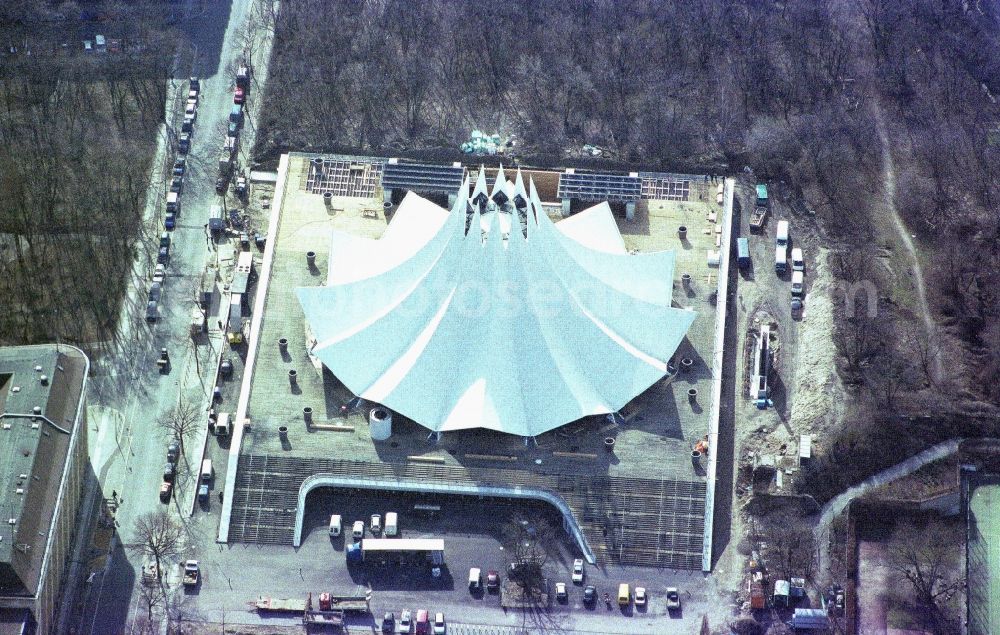 Berlin from above - Construction site of Event and music-concert grounds of the Arena Tempodrom on Moeckernstrasse in the district Kreuzberg in Berlin, Germany