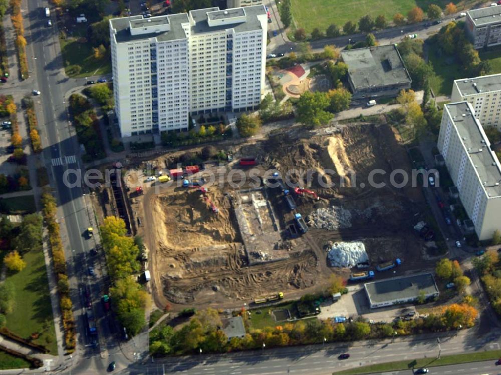 Berlin - Marzahn from the bird's eye view: 20.10.2004 Abrißfläche an der Märkischen Allee / Polchaustraße in Berlin-Marzahn. Fa. RWG Bauschuttrecycling GmbH Berlin (030 70193220).