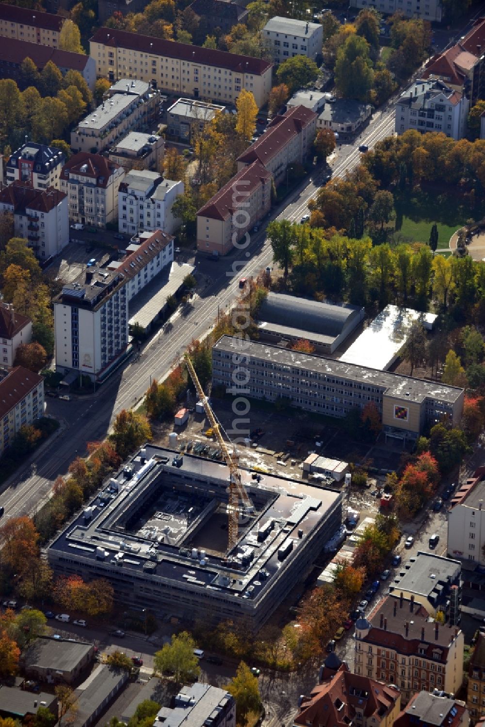 Leipzig from above - Construction of 3rd Primary school at Bernhard Goring Strasse in Leipzig in Saxony. Construction of the new building in the Sudvorstadt began in 2012 and will be completed at the beginning of the school year 2014-15. In addition, the old building will be renovated. The planning of the project was overseen by JSWD architects