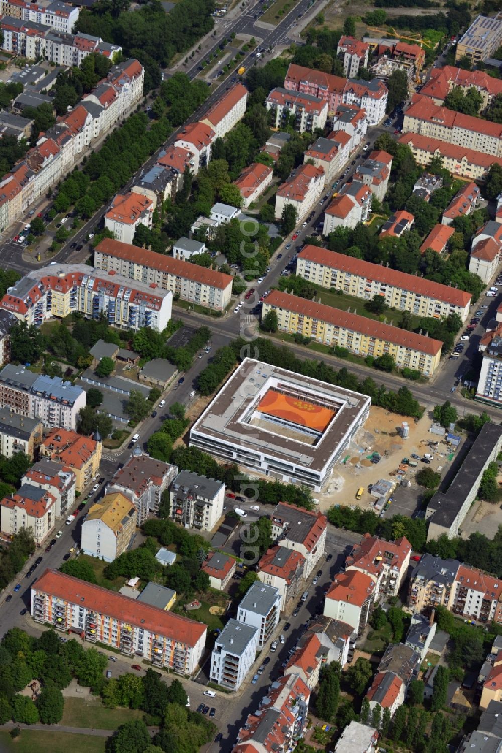 Aerial photograph Leipzig - Construction of 3rd Primary school at Bernhard Goring Strasse in Leipzig in Saxony. Construction of the new building in the Sudvorstadt began in 2012 and will be completed at the beginning of the school year 2014-15. In addition, the old building will be renovated. The planning of the project was overseen by JSWD architects