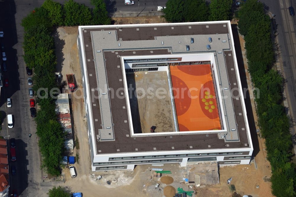 Leipzig from the bird's eye view: Construction of 3rd Primary school at Bernhard Goring Strasse in Leipzig in Saxony. Construction of the new building in the Sudvorstadt began in 2012 and will be completed at the beginning of the school year 2014-15. In addition, the old building will be renovated. The planning of the project was overseen by JSWD architects