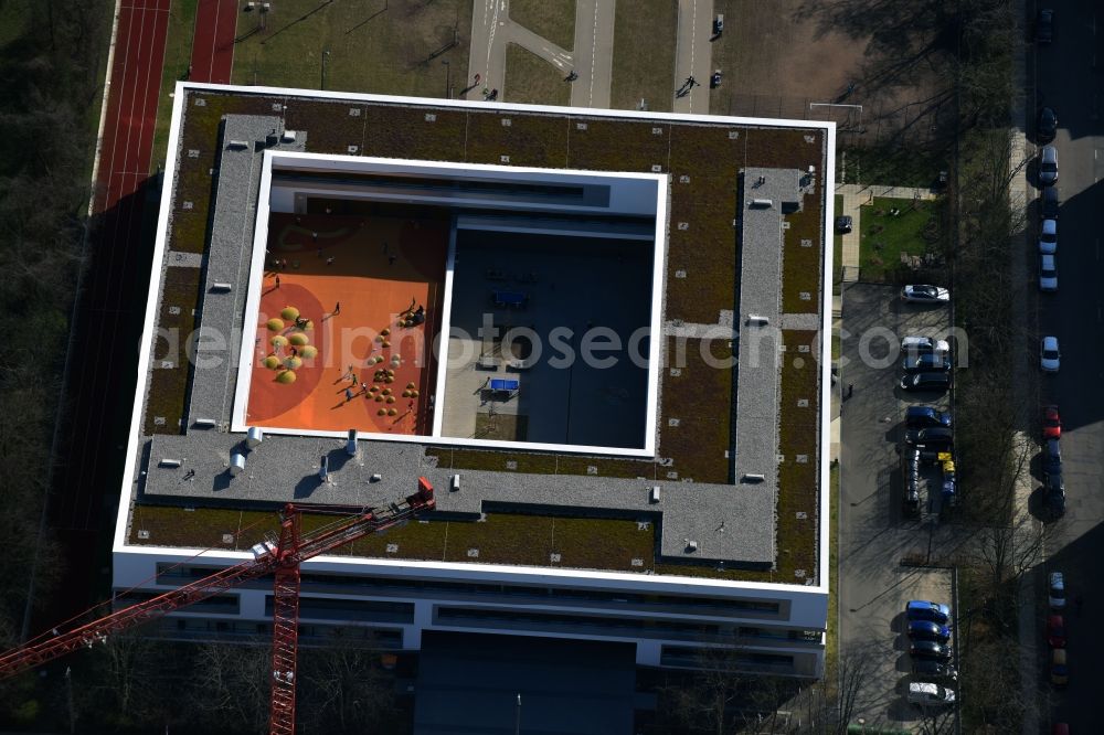 Leipzig from above - Construction of 3rd Primary school at Bernhard Goring Strasse in Leipzig in Saxony. Construction of the new building in the Sudvorstadt The planning of the project was overseen by JSWD architects