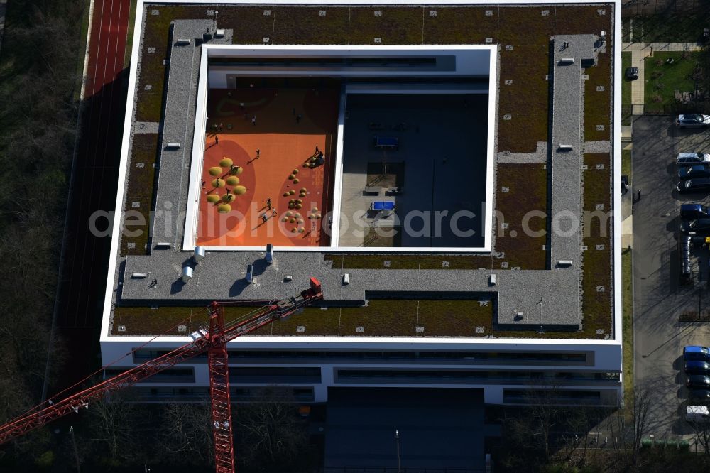 Leipzig from the bird's eye view: Construction of 3rd Primary school at Bernhard Goring Strasse in Leipzig in Saxony. Construction of the new building in the Sudvorstadt The planning of the project was overseen by JSWD architects