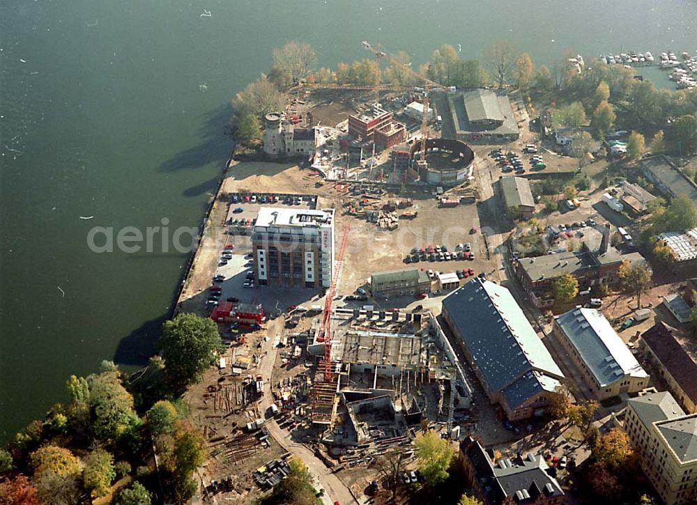 Potsdam from above - 28.10.2003 Neubau des Hans-Otto-Theaters und Bau eines Büro- und Wohnungszentrums auf dem ehemaligem Gelände eines Gaswerk/ -speicher ORACLE Deutschland GmbH OracleDirect Schiffbauergasse 14 14467 Potsdam Telefon (0331) 2007-531 Telefax (0331) 2007-550 info_de@oracle.com Potsdam/ Brandenburg