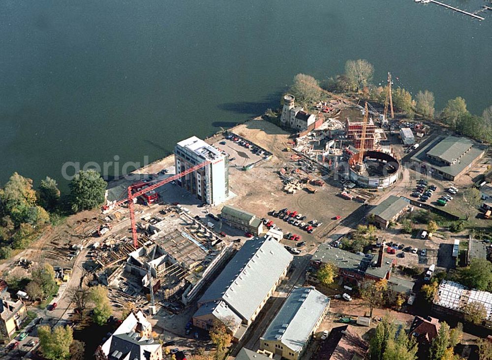 Potsdam from the bird's eye view: 28.10.2003 Neubau des Hans-Otto-Theaters und Bau eines Büro- und Wohnungszentrums auf dem ehemaligem Gelände eines Gaswerk/ -speicher ORACLE Deutschland GmbH OracleDirect Schiffbauergasse 14 14467 Potsdam Telefon (0331) 2007-531 Telefax (0331) 2007-550 info_de@oracle.com Potsdam/ Brandenburg