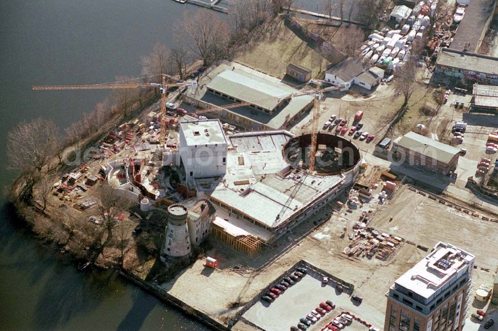 Aerial photograph Potsdam - Neubau des Hans-Otto-Theaters und Neubauten am Gelände des alten Gaswerkes an der Schiffbauergasse/ Berliner Straße am Tiefen See in Potsdam - Firmen: 1) König Spezialtiefbau