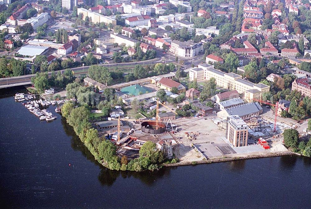 Potsdam from above - Neubau des Hans-Otto-Theaters und Umbau des Geländes am alten Gaswerk an der Havel in Potsdam zu einem Wohn- und Geschäftszentrum.