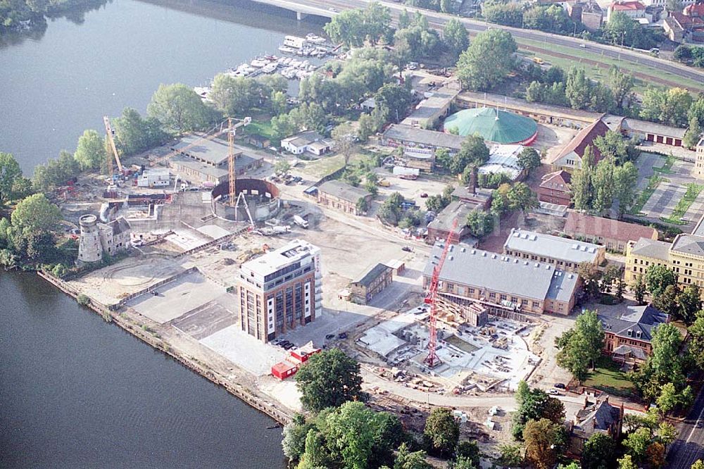 Potsdam from the bird's eye view: Neubau des Hans-Otto-Theaters und Umbau des Geländes am alten Gaswerk an der Havel in Potsdam zu einem Wohn- und Geschäftszentrum.